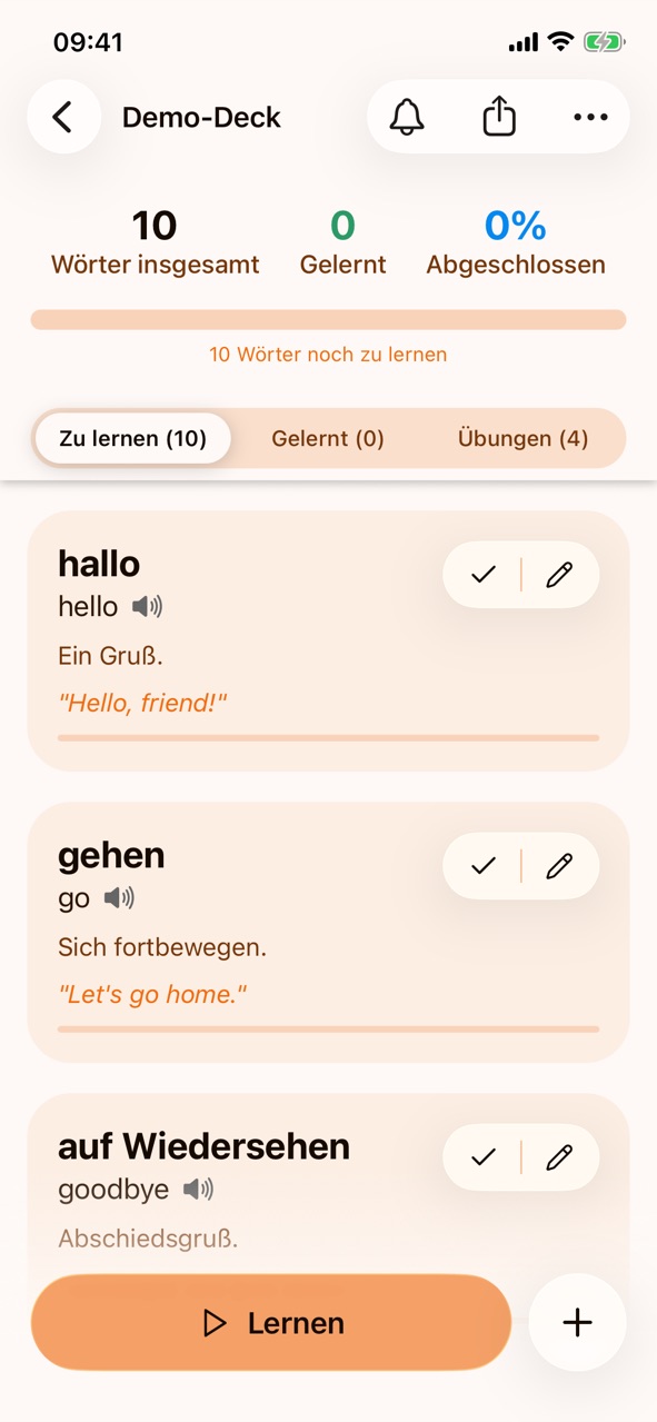 Der geöffnete Stapel „Demo-Deck“ mit „10 Wörter insgesamt“, den Tabs „Zu lernen (10)“, „Gelernt (0)“ und „Übungen (4)“ und Wortkarten wie „hallo – hello“ mit Definition, Beispielsatz, Häkchen und Stift
