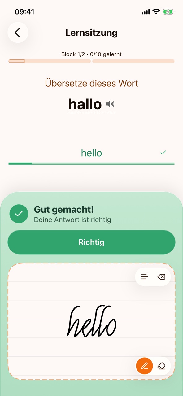 Richtige Antwort: „hello“ grün mit Häkchen, darunter die grüne Meldung „Gut gemacht! Deine Antwort ist richtig“ mit der Schaltfläche „Richtig“ und dem handgeschriebenen Wort