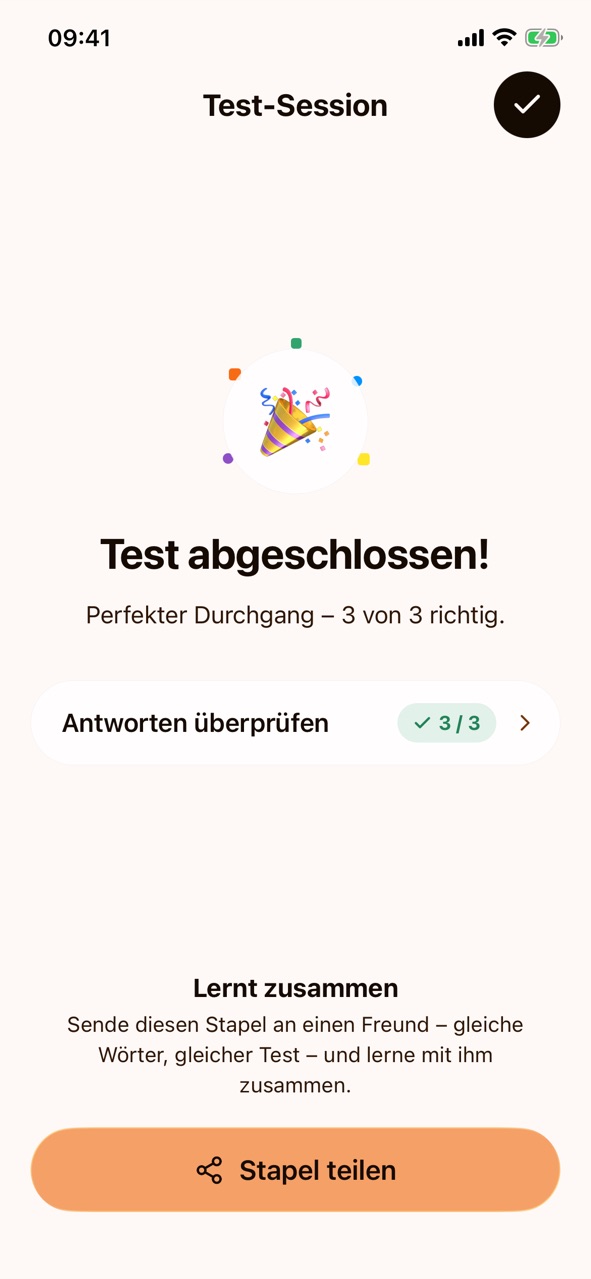 „Test abgeschlossen!“ mit „Perfekter Durchgang – 3 von 3 richtig.“, der Zeile „Antworten überprüfen“ (3 / 3), dem Abschnitt „Lernt zusammen“ und der Schaltfläche „Stapel teilen“