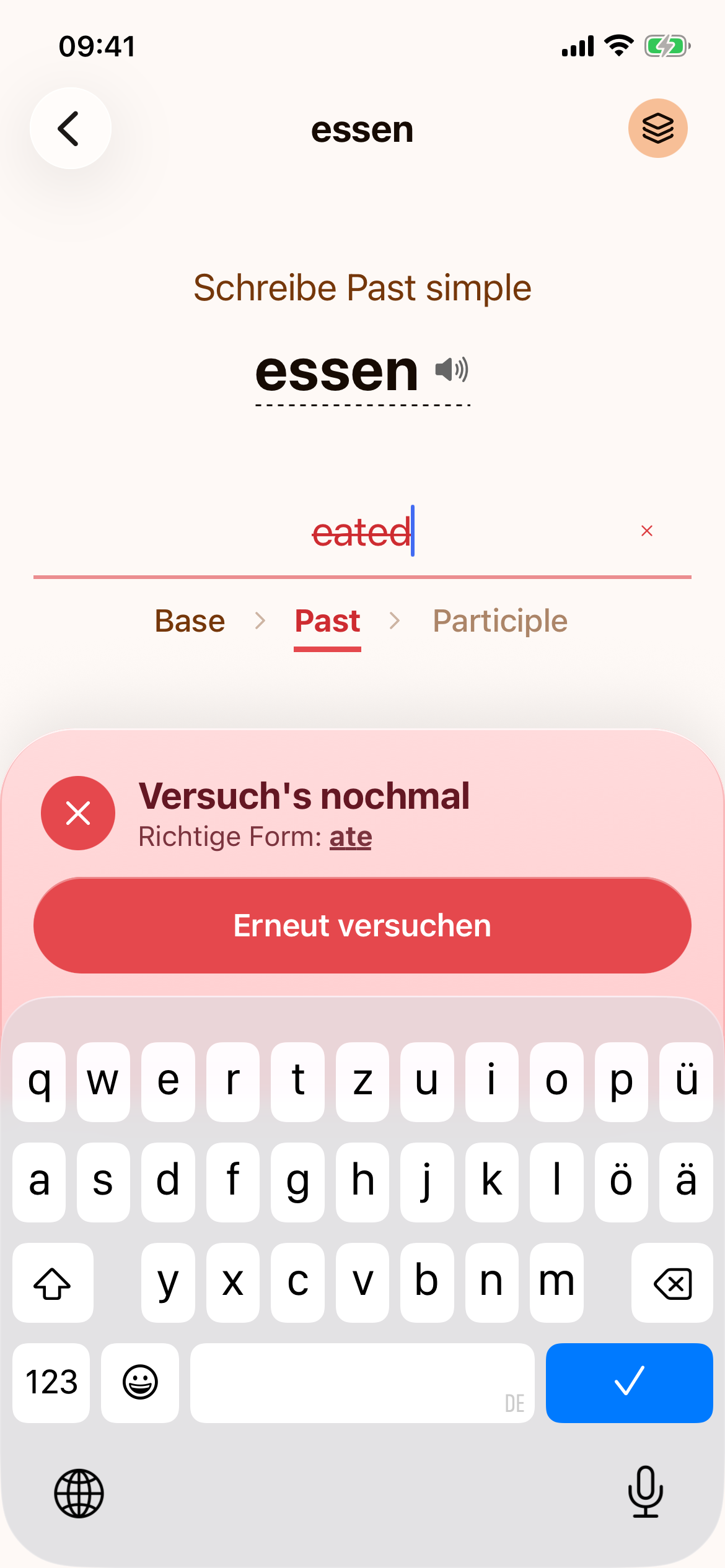 Der Schritt „Schreibe Past simple“ mit rot durchgestrichenem „eated“, darunter „Versuch's nochmal“ mit „Richtige Form: ate“ und die Schaltfläche „Erneut versuchen“